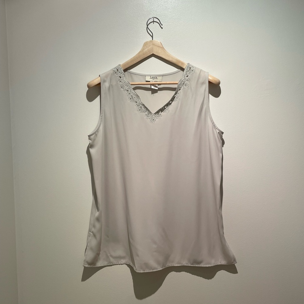 Chic Sleeveless Grey Top